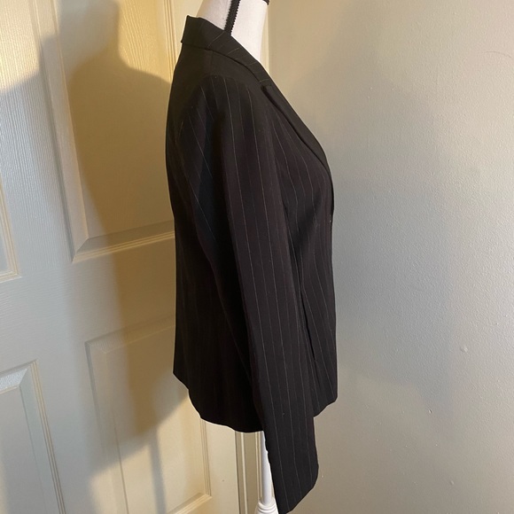 Rafaella black pin striped women's blazer, size 6 - Picture 4 of 8